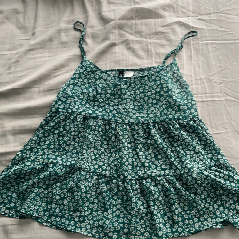 H&M cute float floral top